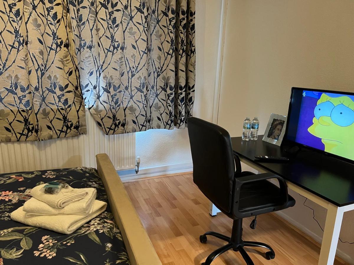 Park View Serviced Apartment - Next To Northolt Tube Station - Near Central London & Wembley Exterior photo